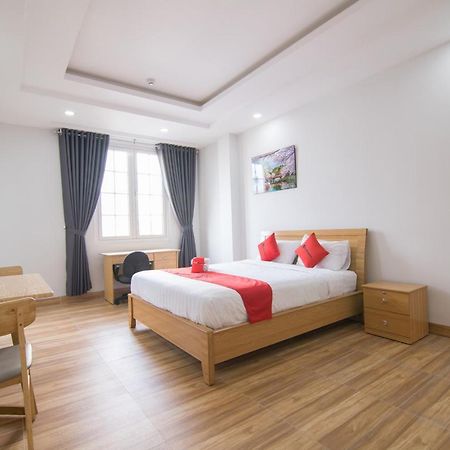 Reddoorz Premium Near E-Town Hotel Ho Chi Minh City Bagian luar foto