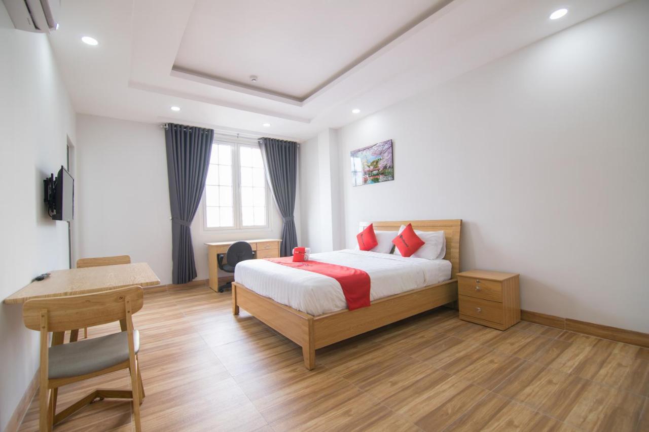 Reddoorz Premium Near E-Town Hotel Ho Chi Minh City Bagian luar foto