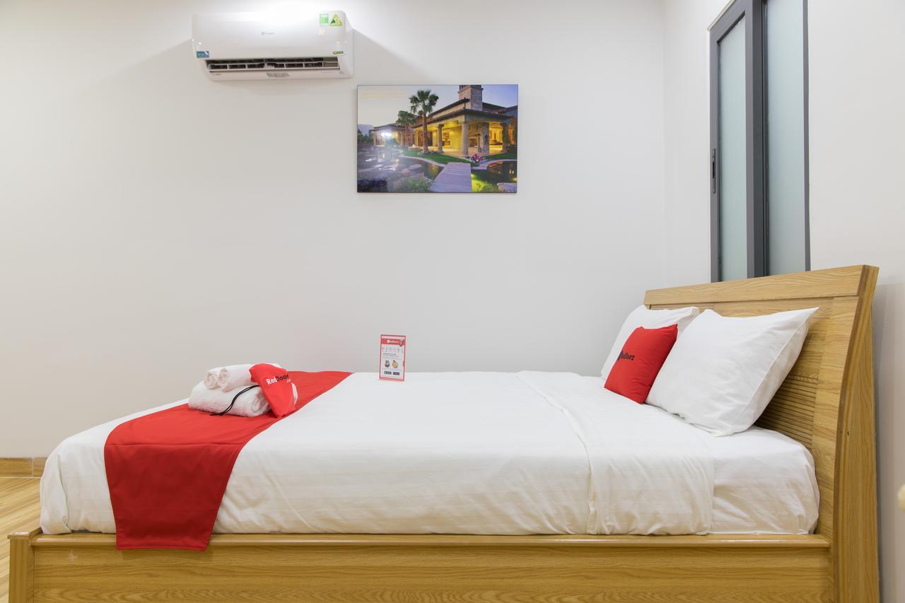 Reddoorz Premium Near E-Town Hotel Ho Chi Minh City Bagian luar foto