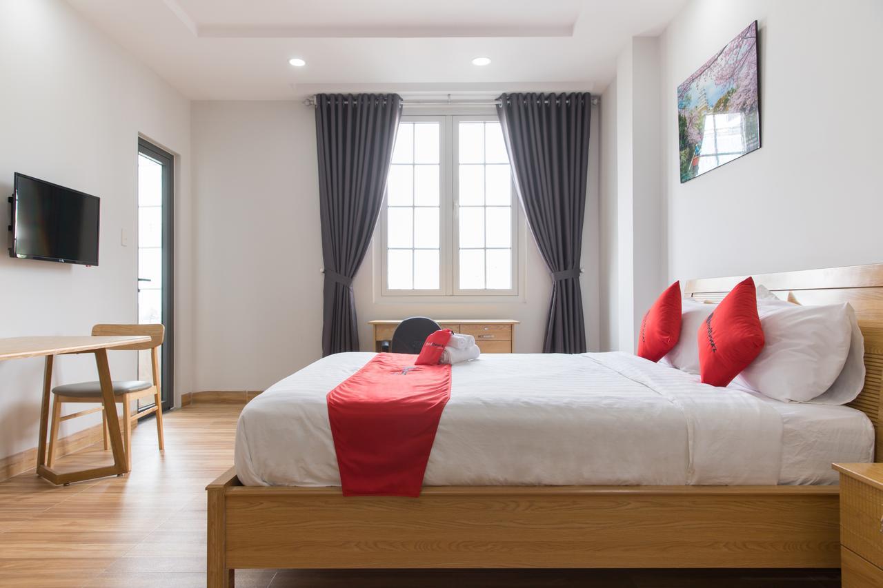 Reddoorz Premium Near E-Town Hotel Ho Chi Minh City Bagian luar foto
