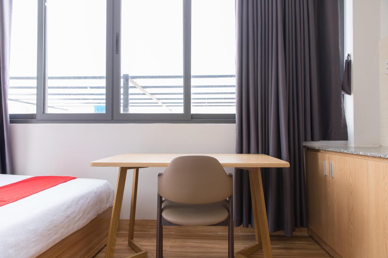 Reddoorz Premium Near E-Town Hotel Ho Chi Minh City Bagian luar foto