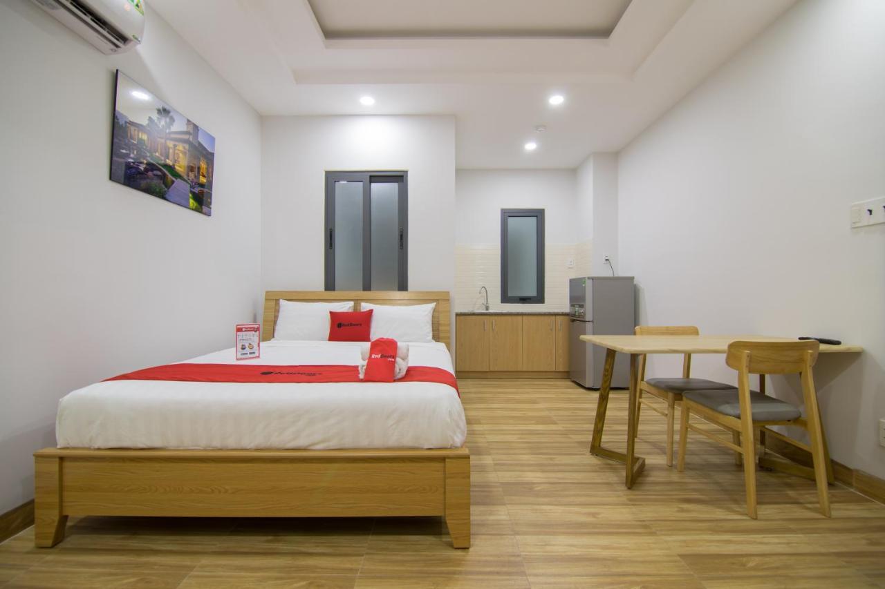 Reddoorz Premium Near E-Town Hotel Ho Chi Minh City Bagian luar foto