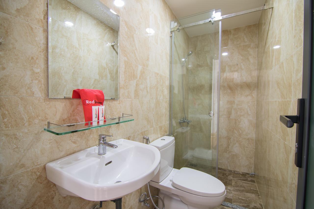 Reddoorz Premium Near E-Town Hotel Ho Chi Minh City Bagian luar foto