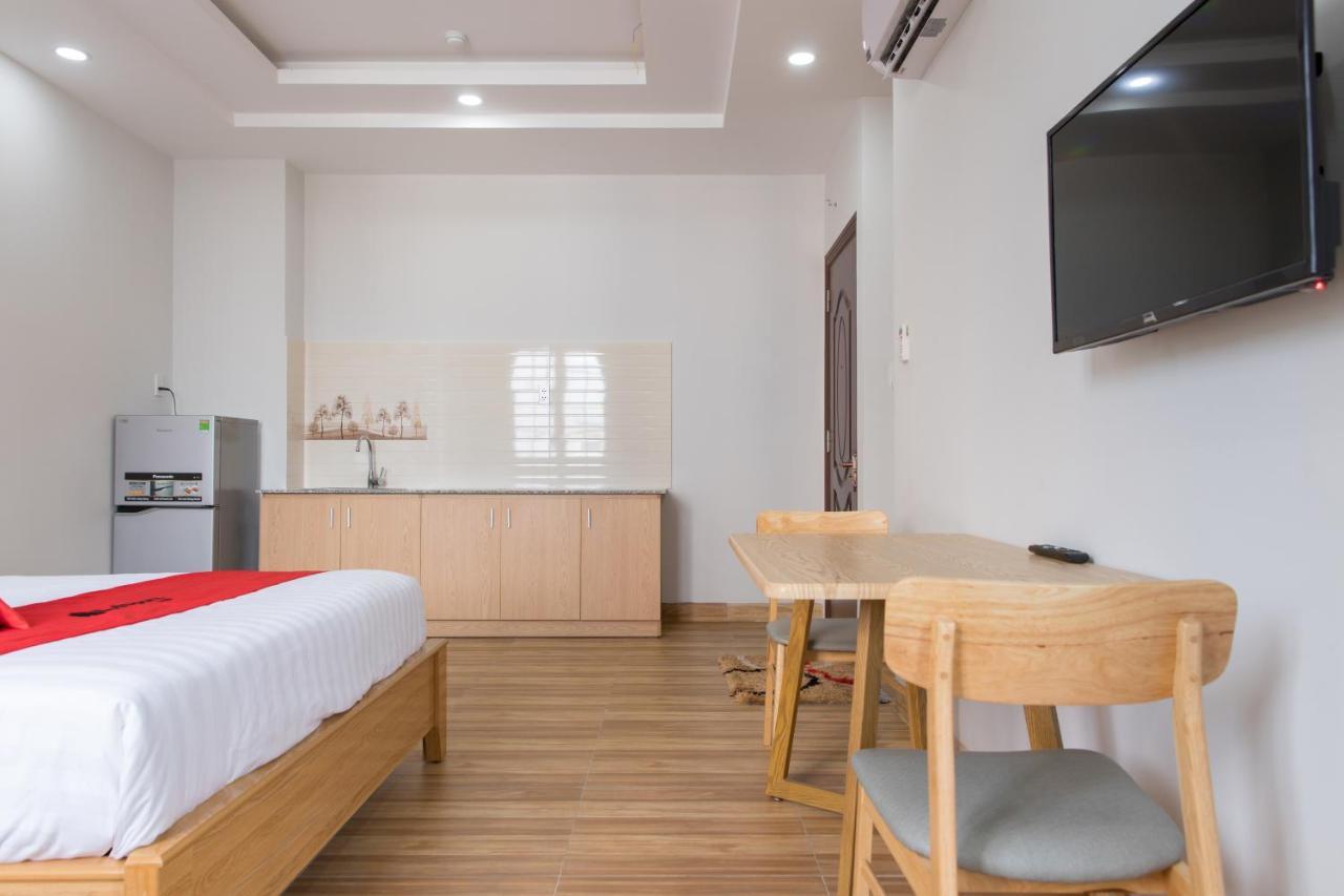 Reddoorz Premium Near E-Town Hotel Ho Chi Minh City Bagian luar foto
