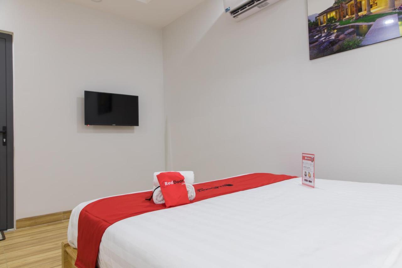 Reddoorz Premium Near E-Town Hotel Ho Chi Minh City Bagian luar foto