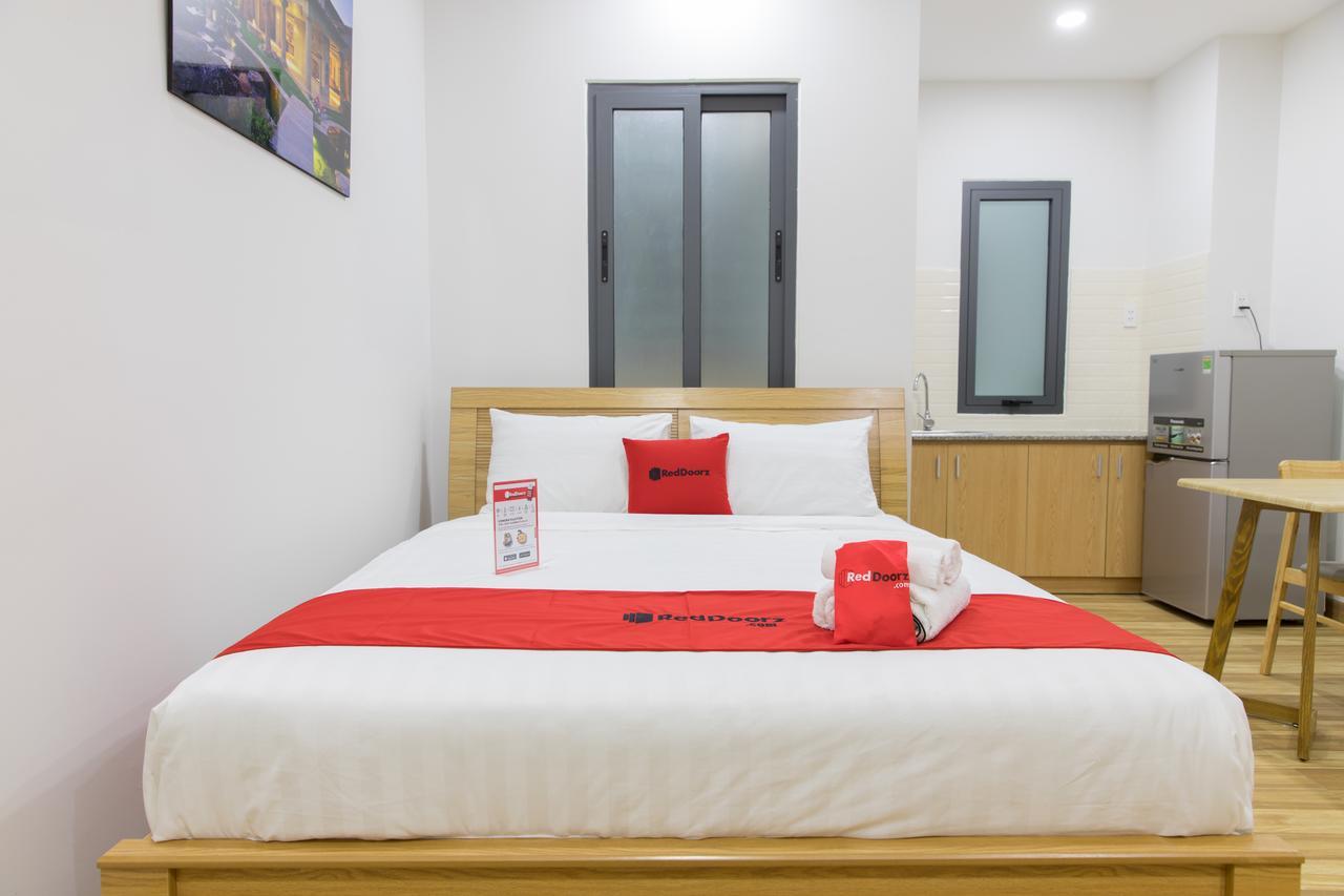 Reddoorz Premium Near E-Town Hotel Ho Chi Minh City Bagian luar foto