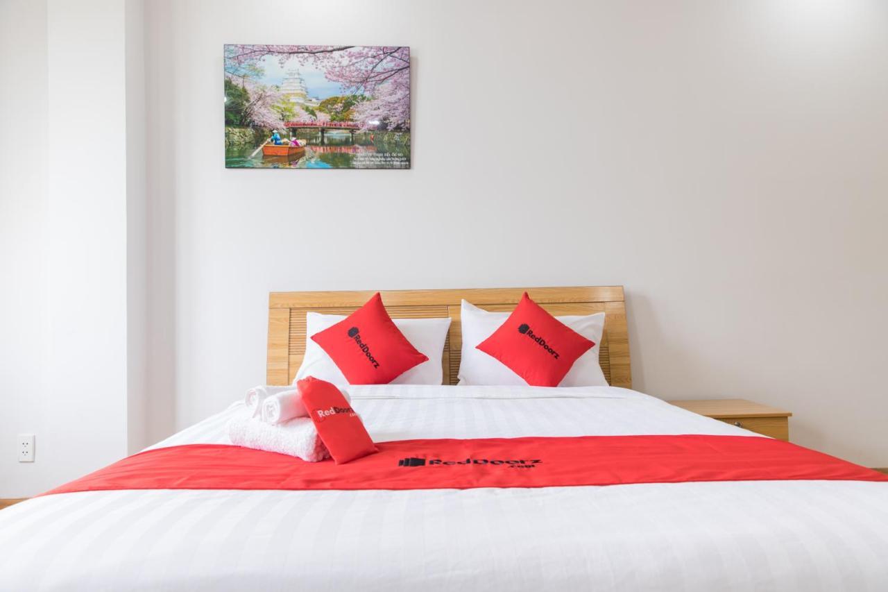 Reddoorz Premium Near E-Town Hotel Ho Chi Minh City Bagian luar foto