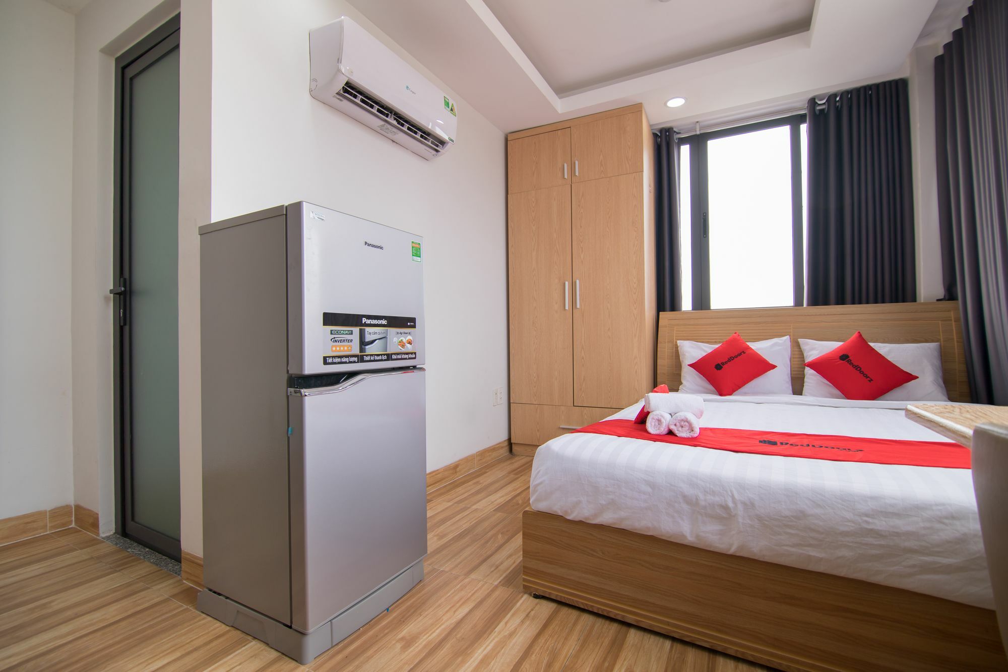 Reddoorz Premium Near E-Town Hotel Ho Chi Minh City Bagian luar foto