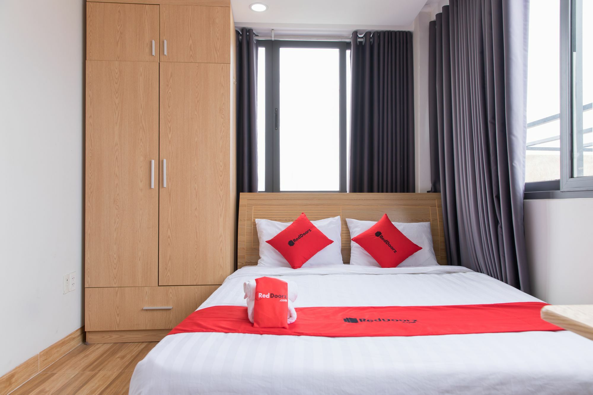 Reddoorz Premium Near E-Town Hotel Ho Chi Minh City Bagian luar foto
