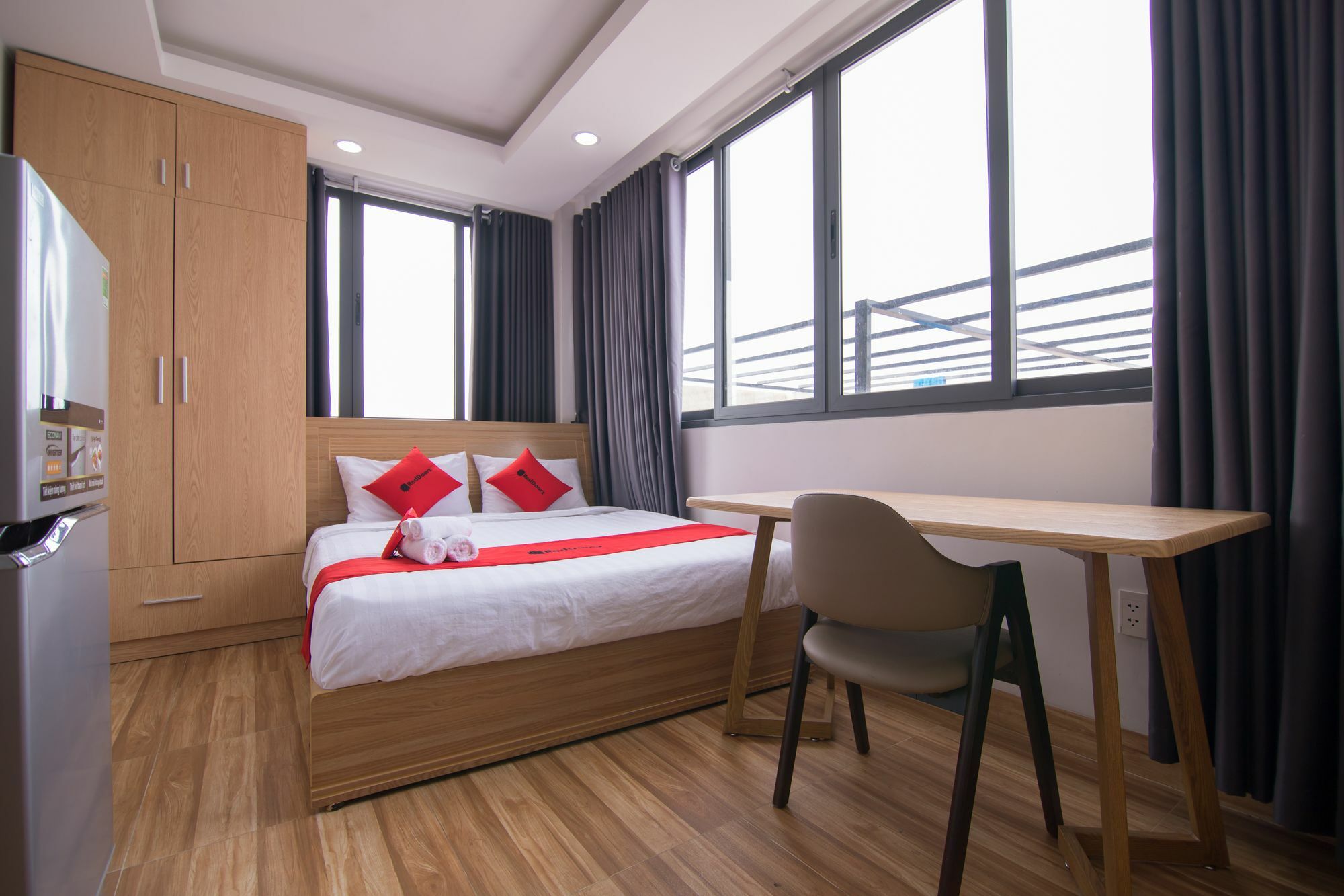 Reddoorz Premium Near E-Town Hotel Ho Chi Minh City Bagian luar foto
